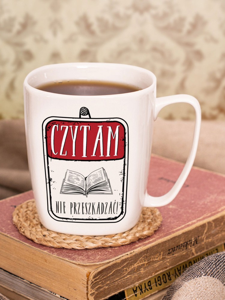 CZYTAM – NIE PRZESZKADZAĆ! / kubek biały z uchem
