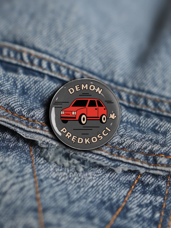 Przypinka-Demon-prędkości-nadwyrazcom-1 (1).jpg