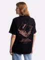 koszulka-czytanie książek-modelka-nadwyrazcom-3.jpg