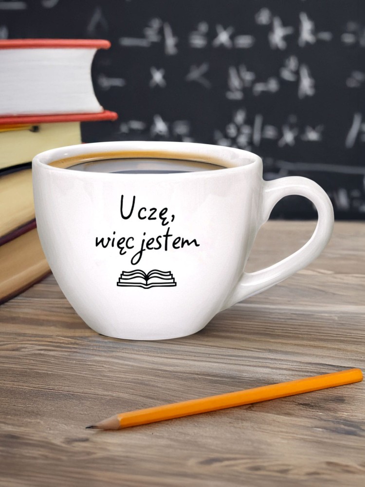UCZĘ, WIĘC JESTEM / kubek biały z uchem 500 ml
