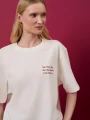 Koszulka-Szymborka-nic dwa razy-oversize-nadwyrazcom-2.webp