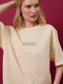 Koszulka-Szymborka-niebo-oversize-nadwyrazcom-2.webp