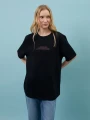 Koszulka-Szymborka-czytanie książek-oversize-nadwyrazcom-2.webp