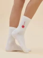 czereśnie-skarpety-sportowe-z-falbanką.webp