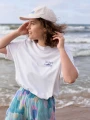 koszulka_śledzie bałtyckie_lifestyle_nadwyrazcom_2.webp