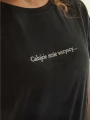 koszulka-calujcie-mnie-wszyscy-w-dupe-zblizenie.webp